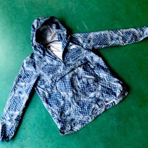 Women’s North Face windbreaker.